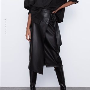 Belted faux leather skirt midi